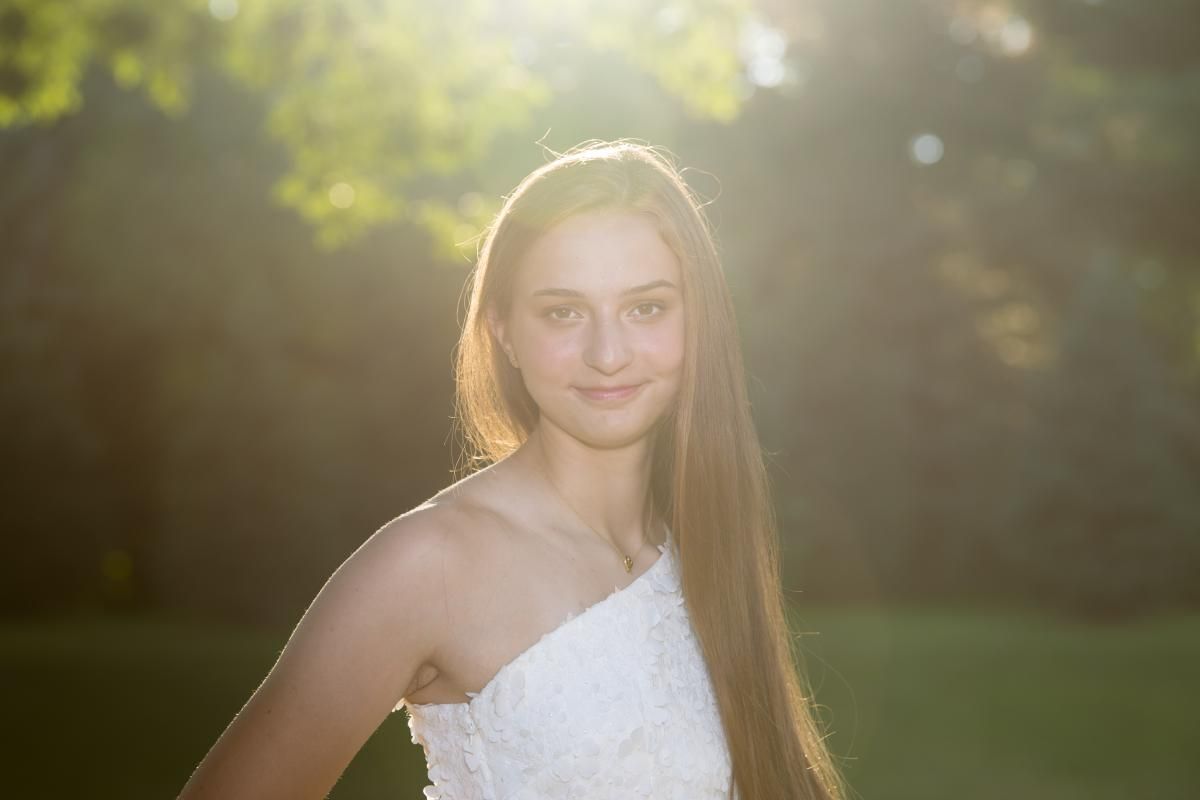 Smiling girl senior portraits